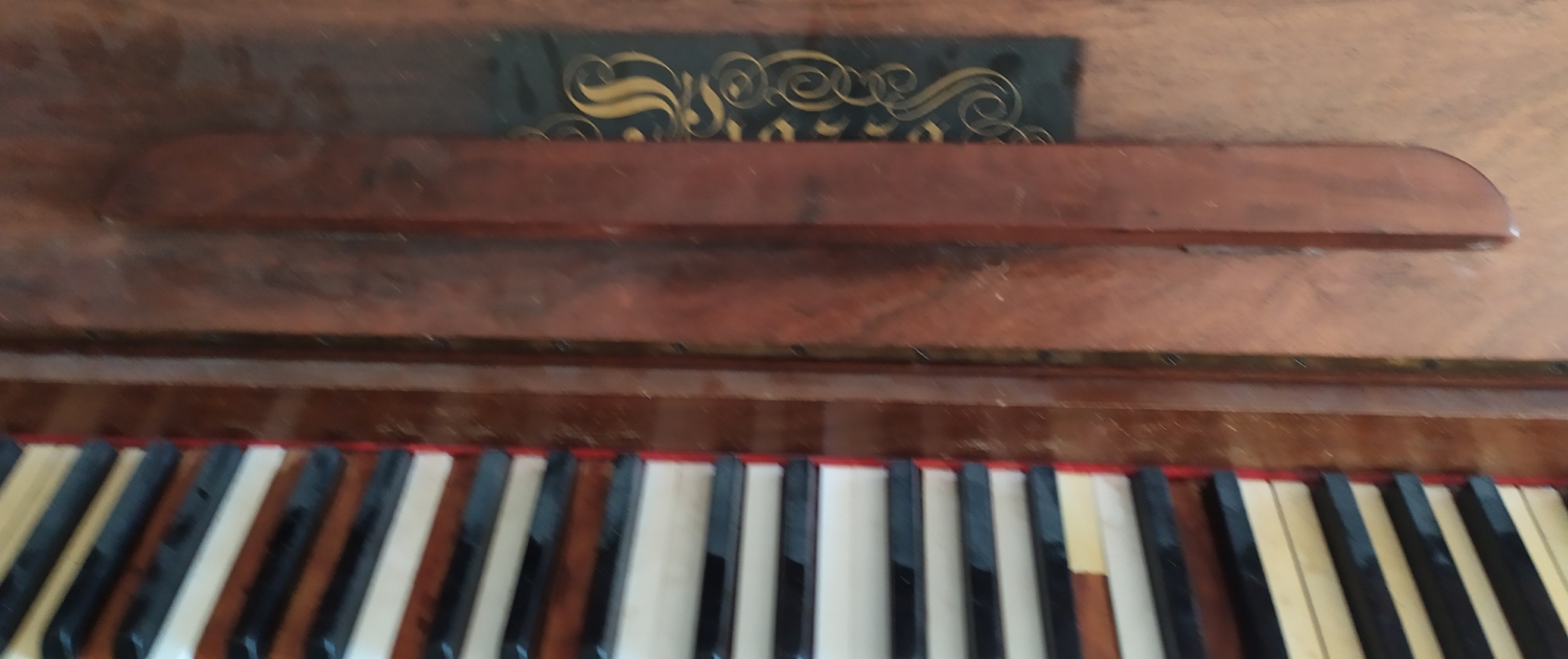 Piano sin restaurar